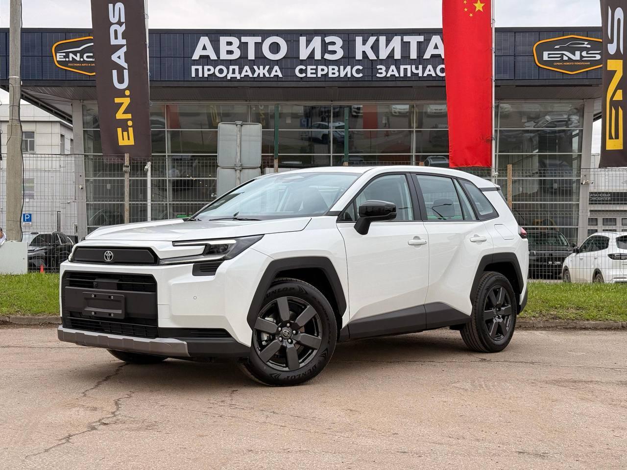 Белый Toyota RAV4 спереди