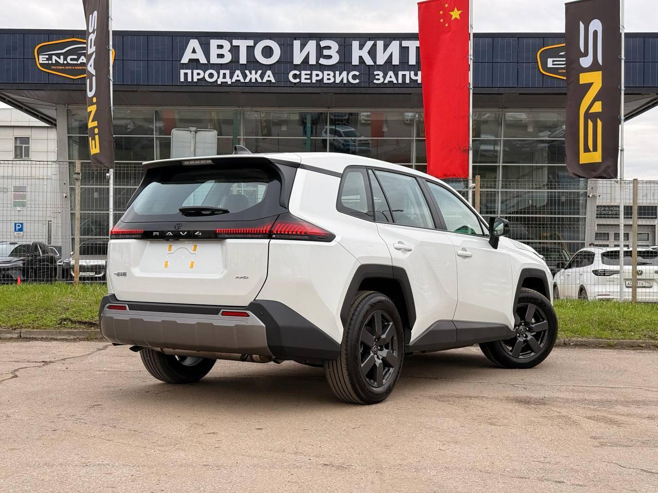 Белый Toyota RAV4 4WD